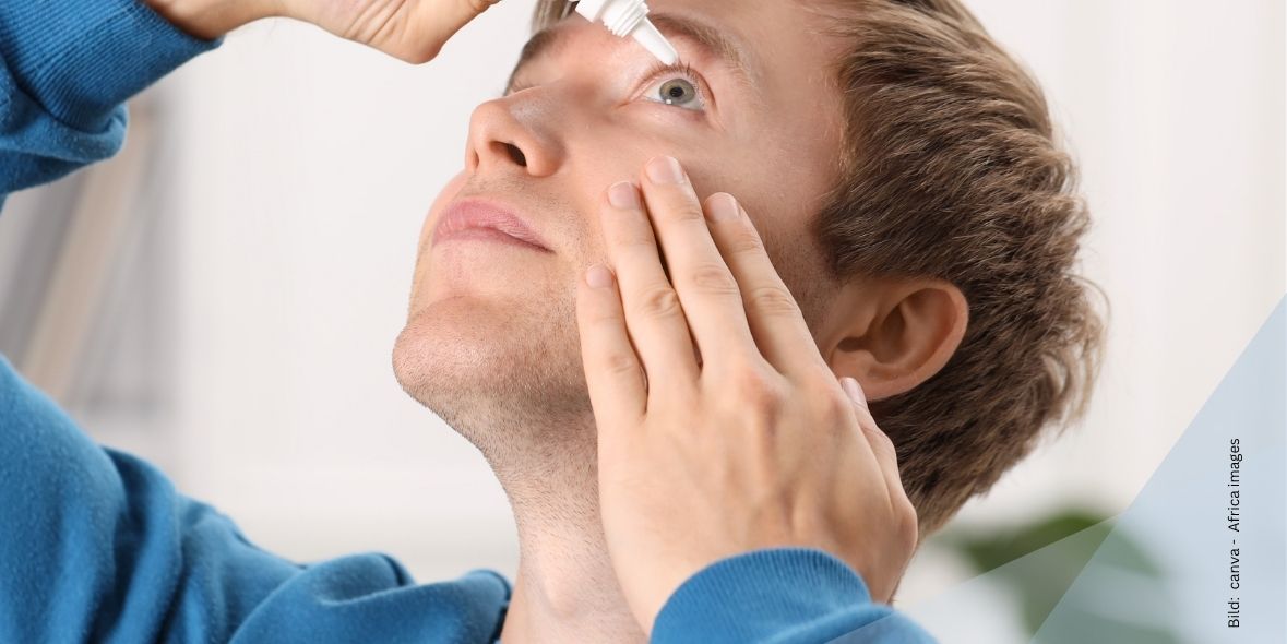 wie-wirken-augentropfen-bei-allergie Mann tropft sich Augentropfen ins Auge zum Thema Wie wirken Augentropfen bei Allergie